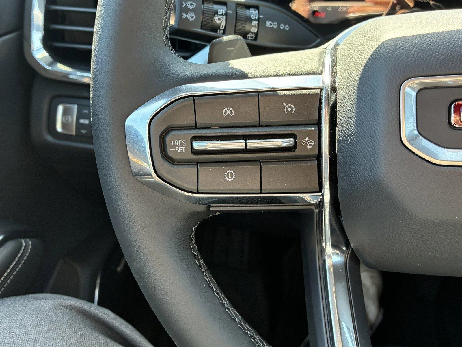 New 2026 Sterling Metallic GMC Elevation image 21