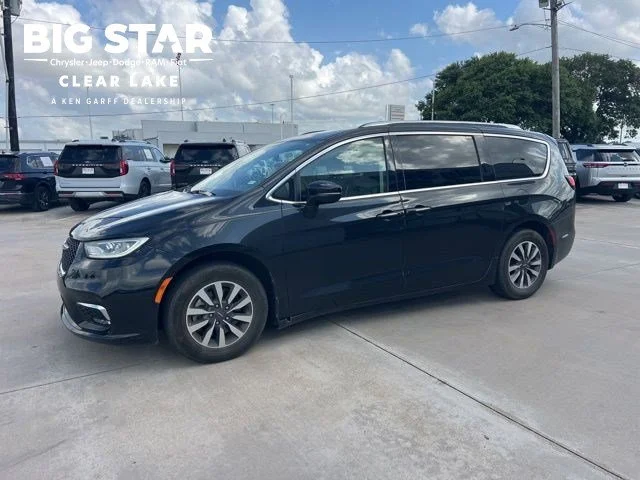 2021 Chrysler Pacifica Touring L's photo