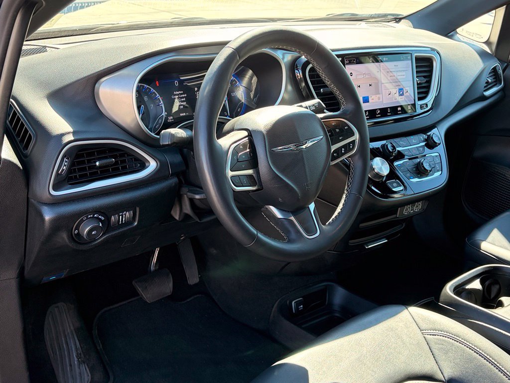 Certified Used 2025 Black Chrysler Select image 12