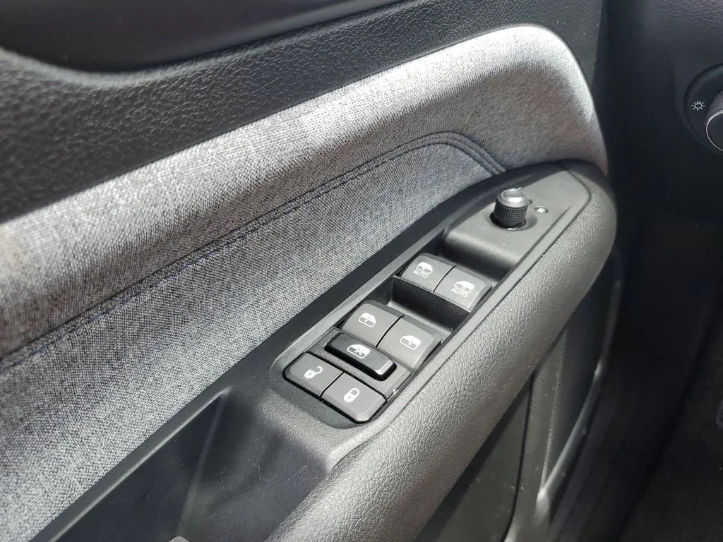 Certified Used 2022 Black Jeep Latitude image 21