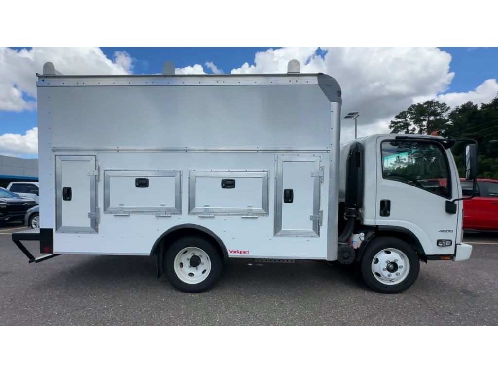New 2024 Arc White Chevrolet MEDIUM ASH GRAY image 9