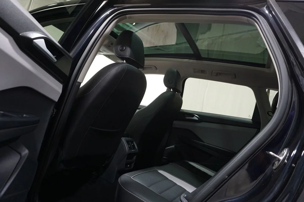 Certified Used 2023 Black Volkswagen 1.5T SEL image 2