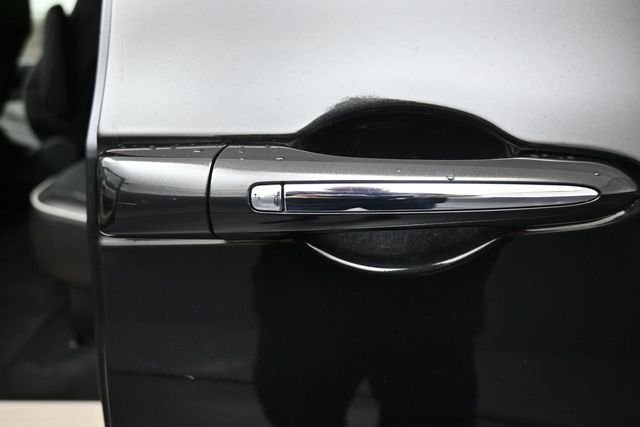 Used 2023 Black Chrysler Limited image 11