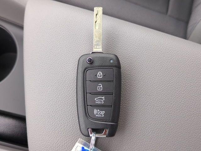 New 2026 White Hyundai SE image 24