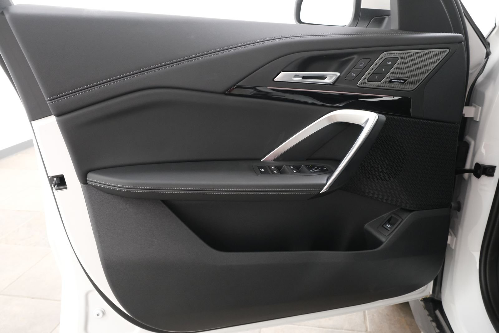 New 2027 Mineral White Metallic BMW xDrive28i image 25