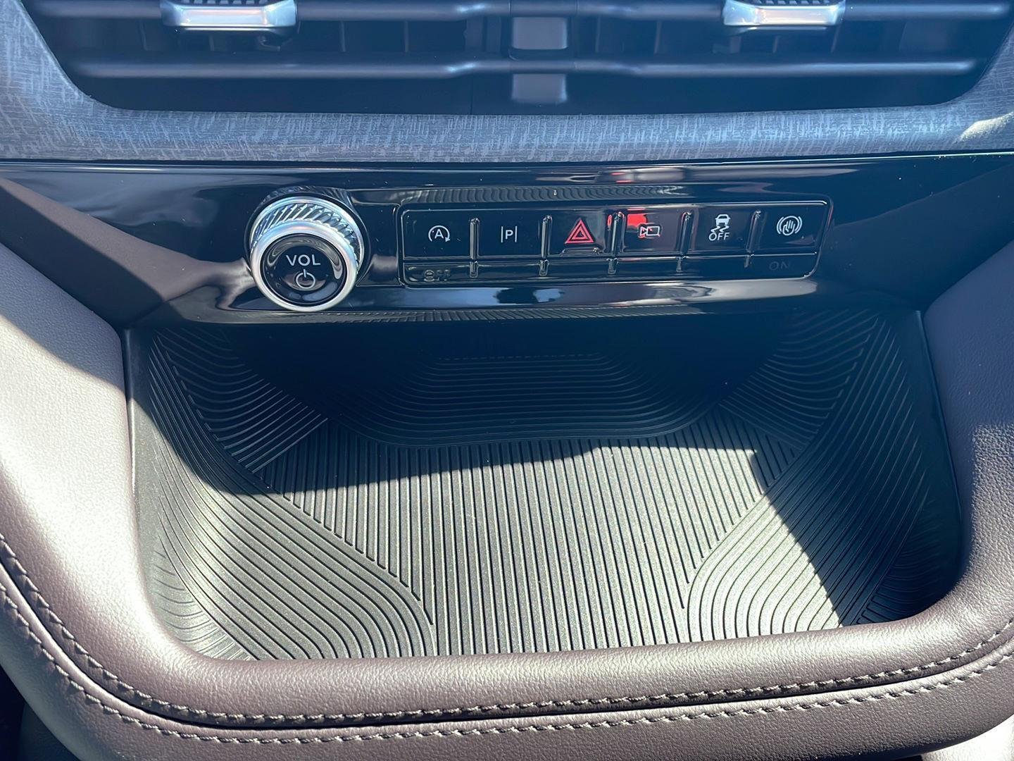 New 2026 Carbonized Gray Metallic Ford Platinum™ image 58