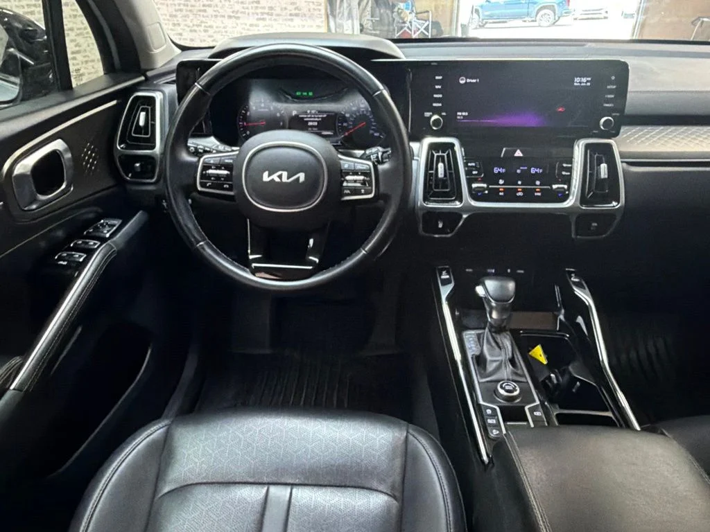 Used 2022 Sparkling Silver Kia SX image 15