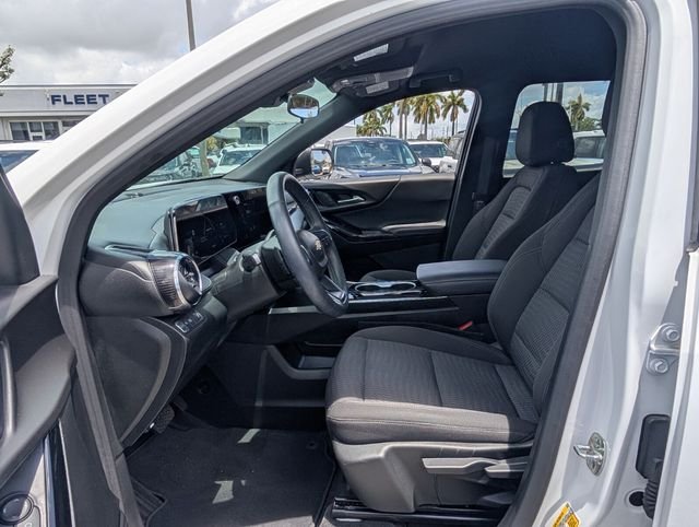 Used 2025 White Chevrolet LT image 9