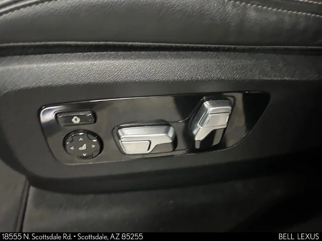 Used 2021 White BMW xDrive40i image 21