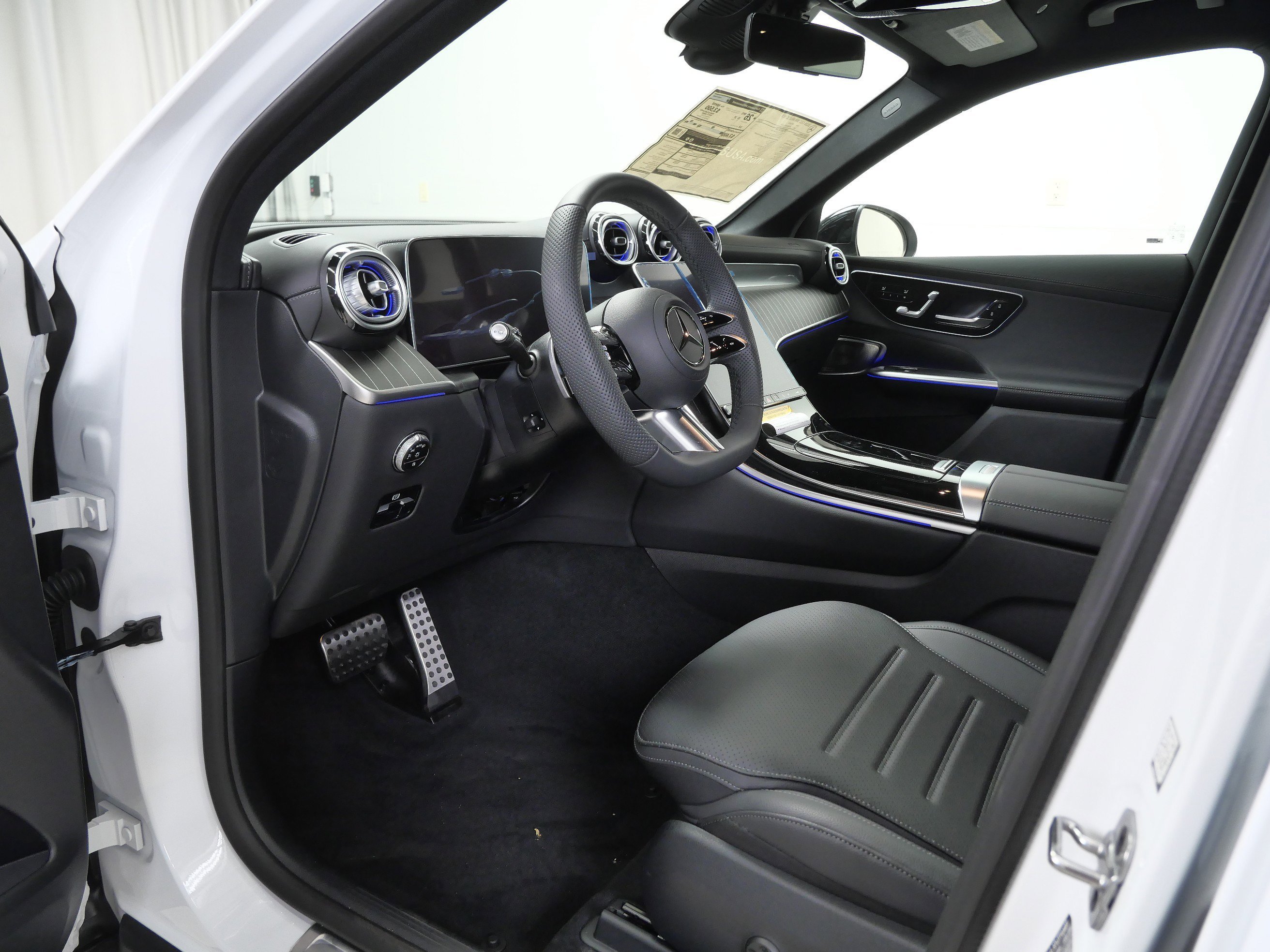 New 2026 MANUFAKTUR Moonlight White Metallic Mercedes-Benz GLC 300 image 12