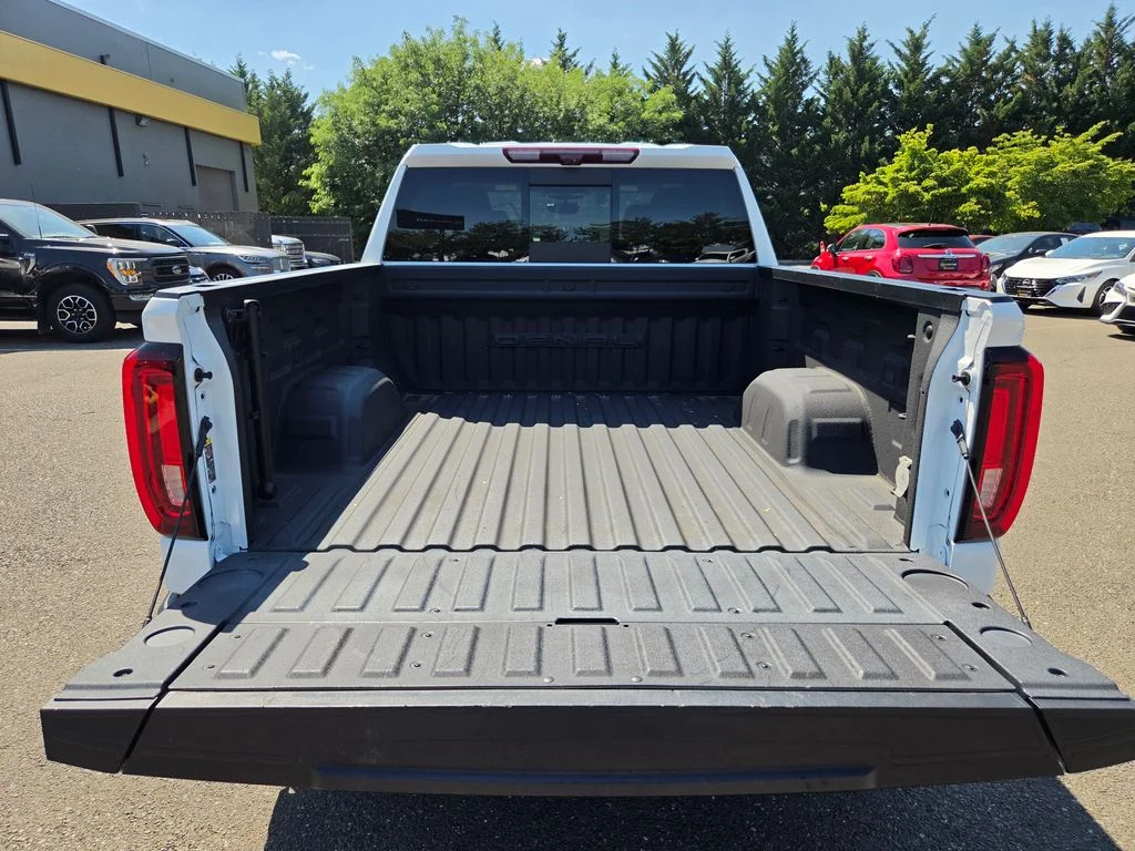 Used 2023 White GMC Denali image 30