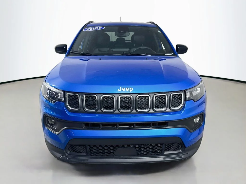 Used 2023 Laser Blue Pearlcoat Jeep Latitude image 9