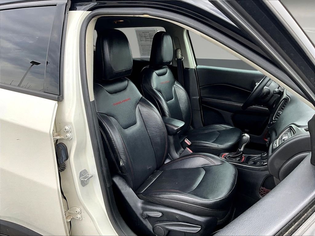 Used 2018 White Jeep Trailhawk image 32