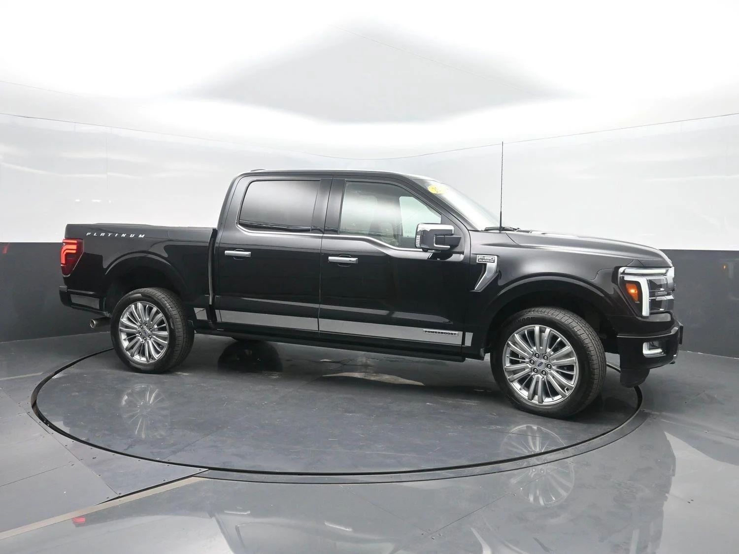 Used 2025 Agate Black Ford Platinum image 3