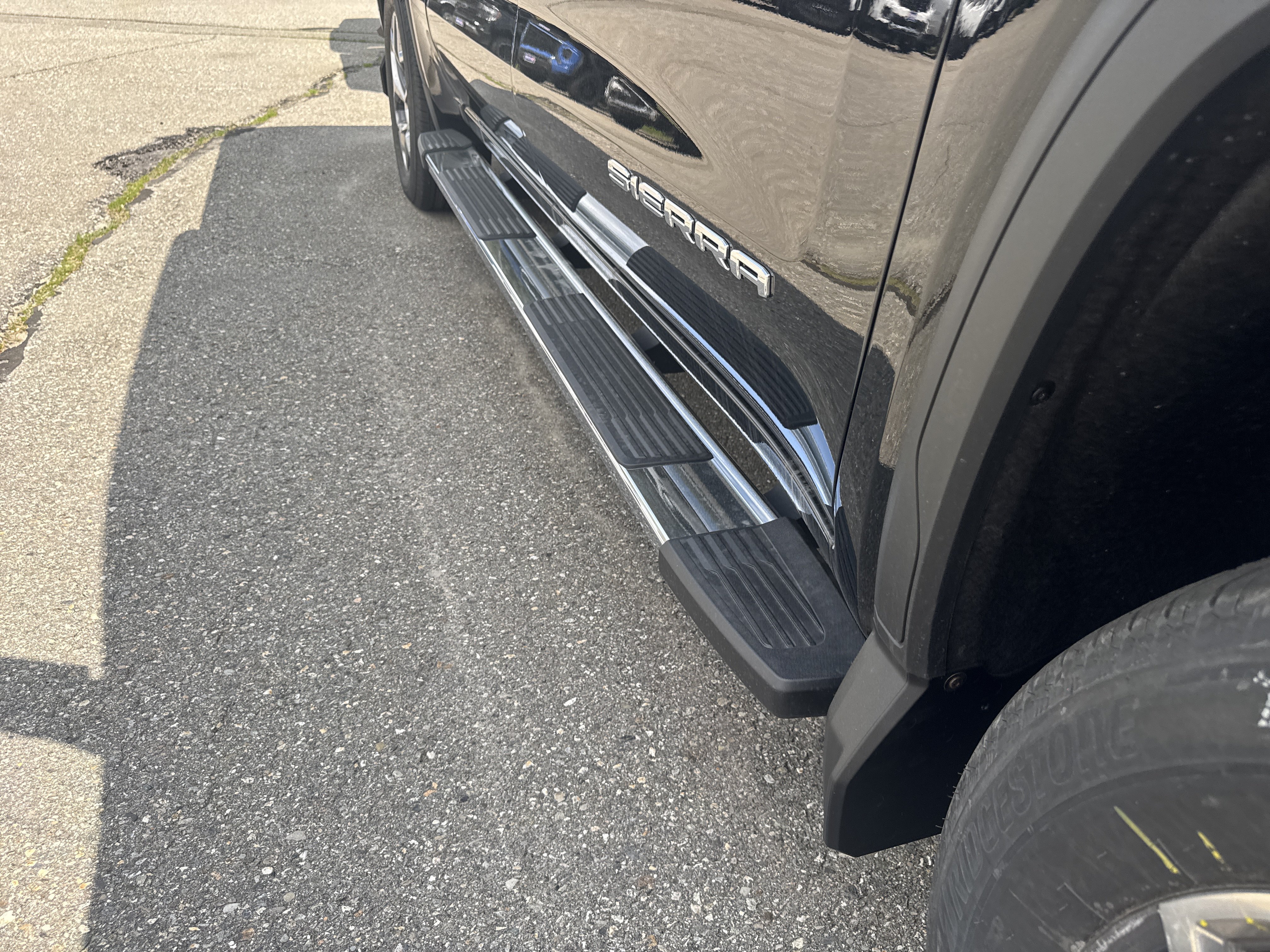 New 2026 Onyx Black GMC SLT image 4