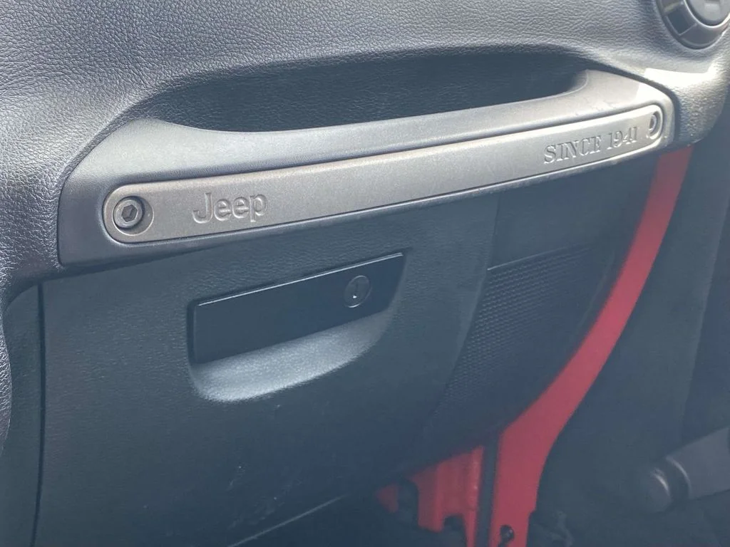 Used 2015 Red Jeep Sport image 31