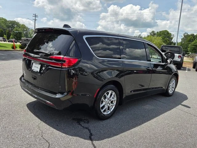 Used 2023 Black Chrysler Touring L image 9