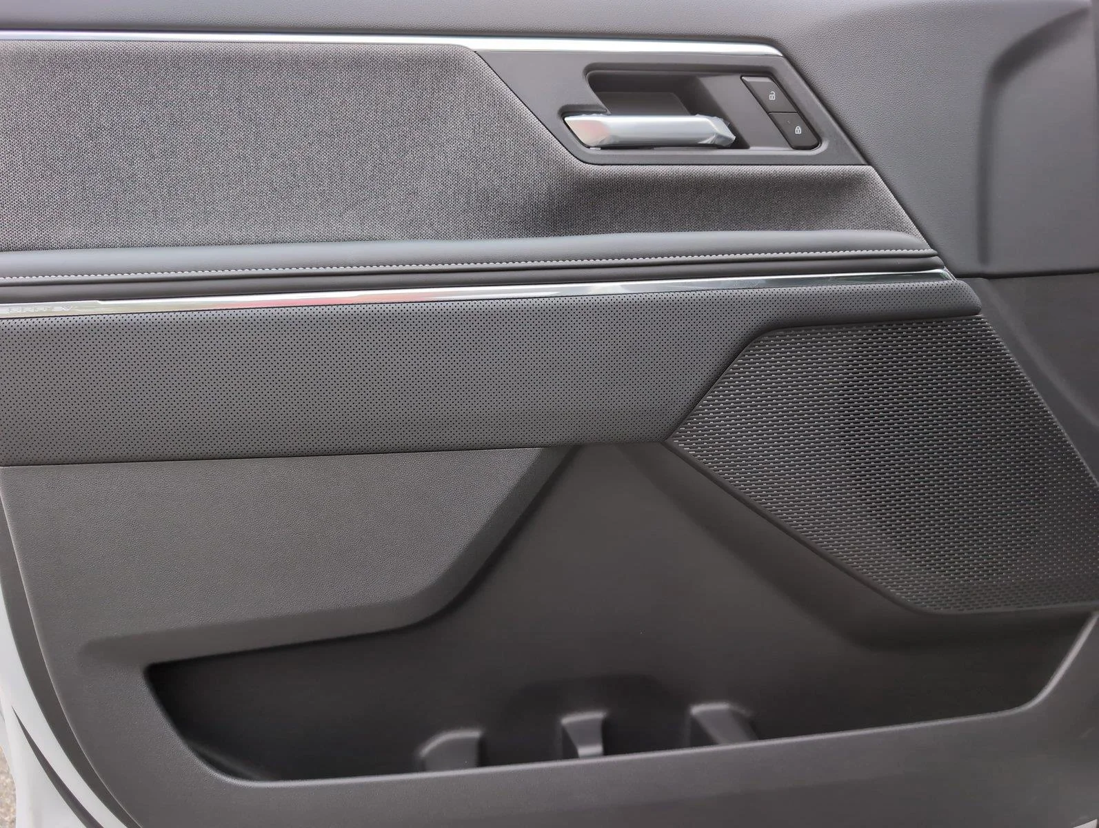 New 2026 Summit White GMC Elevation Standard Range image 20