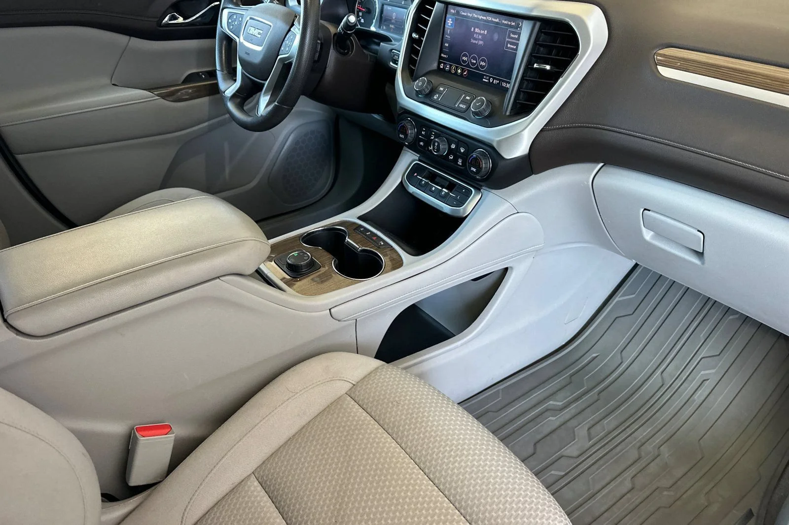 Used 2022 Cayenne Red Tintcoat GMC SLE image 17