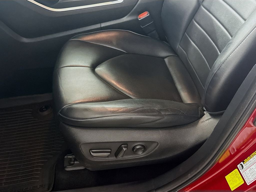 Used 2022 Ruby Flare Pearl Toyota XLE image 19