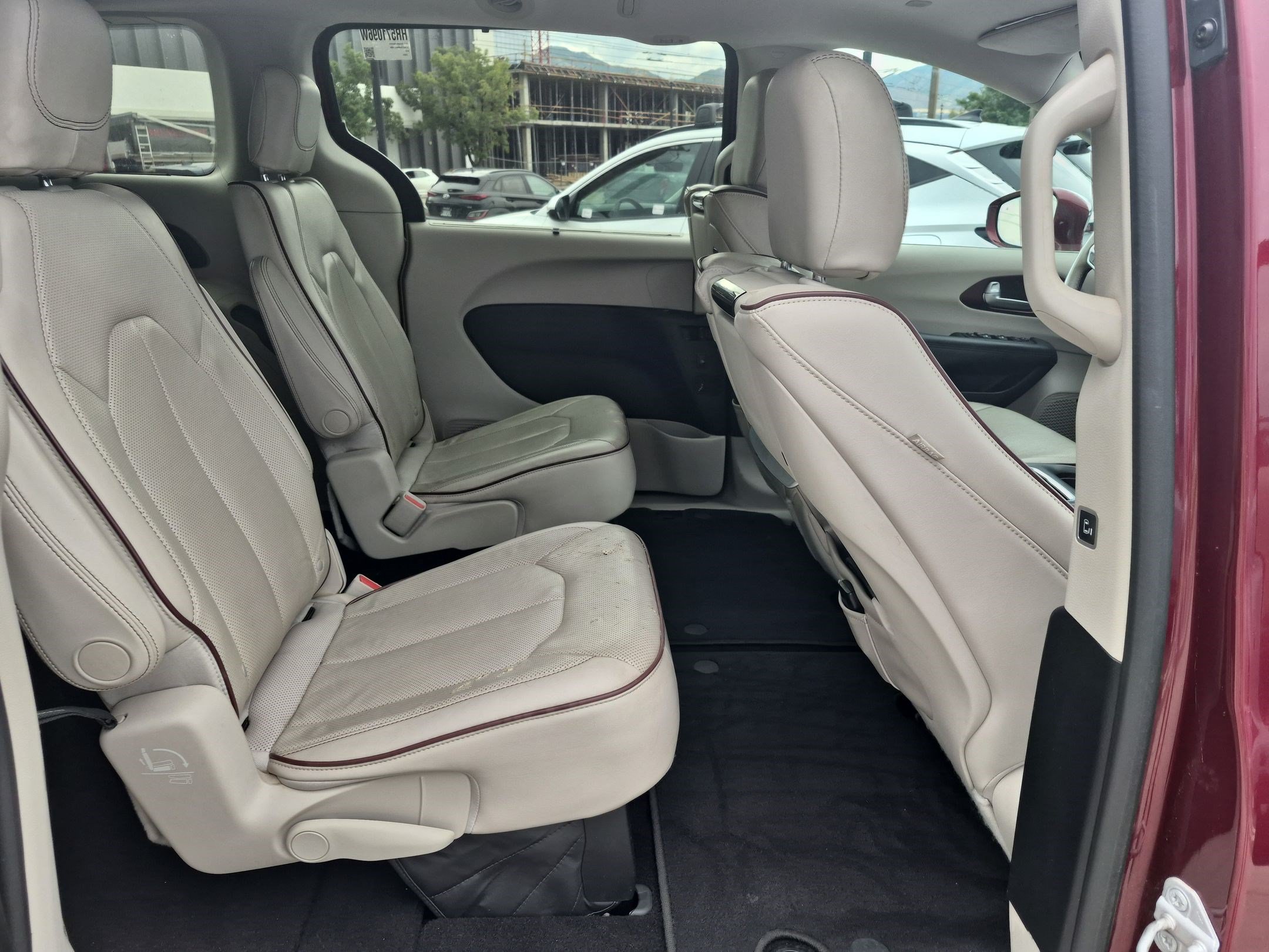 Used 2017 Velvet Red Pearlcoat Chrysler Limited image 28