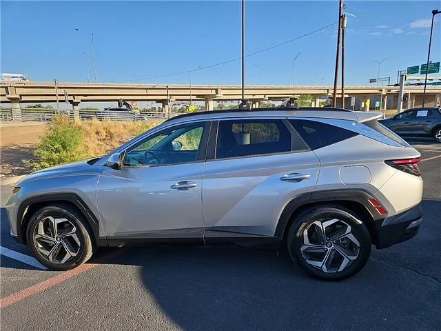 Used 2022 Silver Hyundai SEL Front-wheel Drive image 2