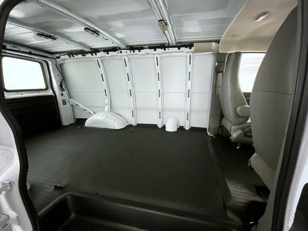 2025 Chevrolet Express Cargo Work Van - Photo 12