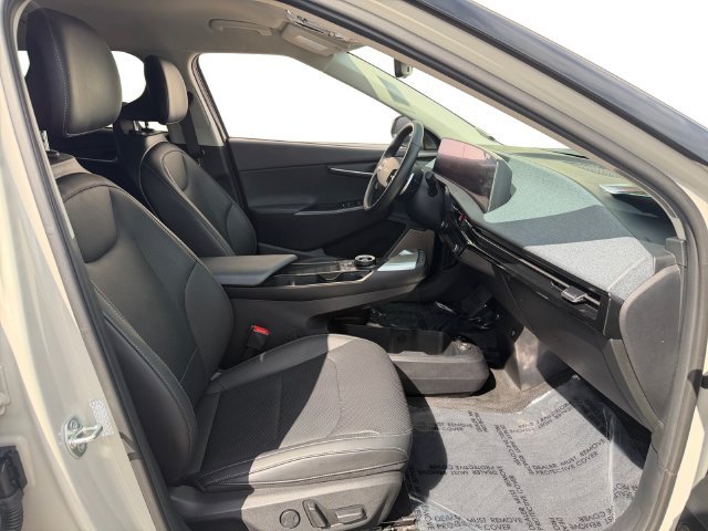 Certified Used 2023 White Kia Wind image 30