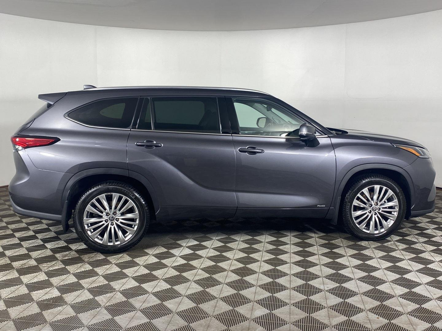 Used 2022 Magnetic Gray Metallic Toyota Platinum image 25