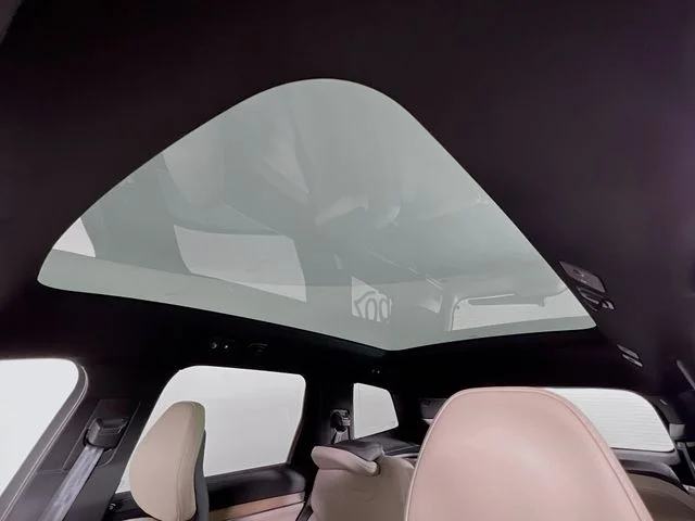 2025 Volvo EX90 Ultra - Photo 14