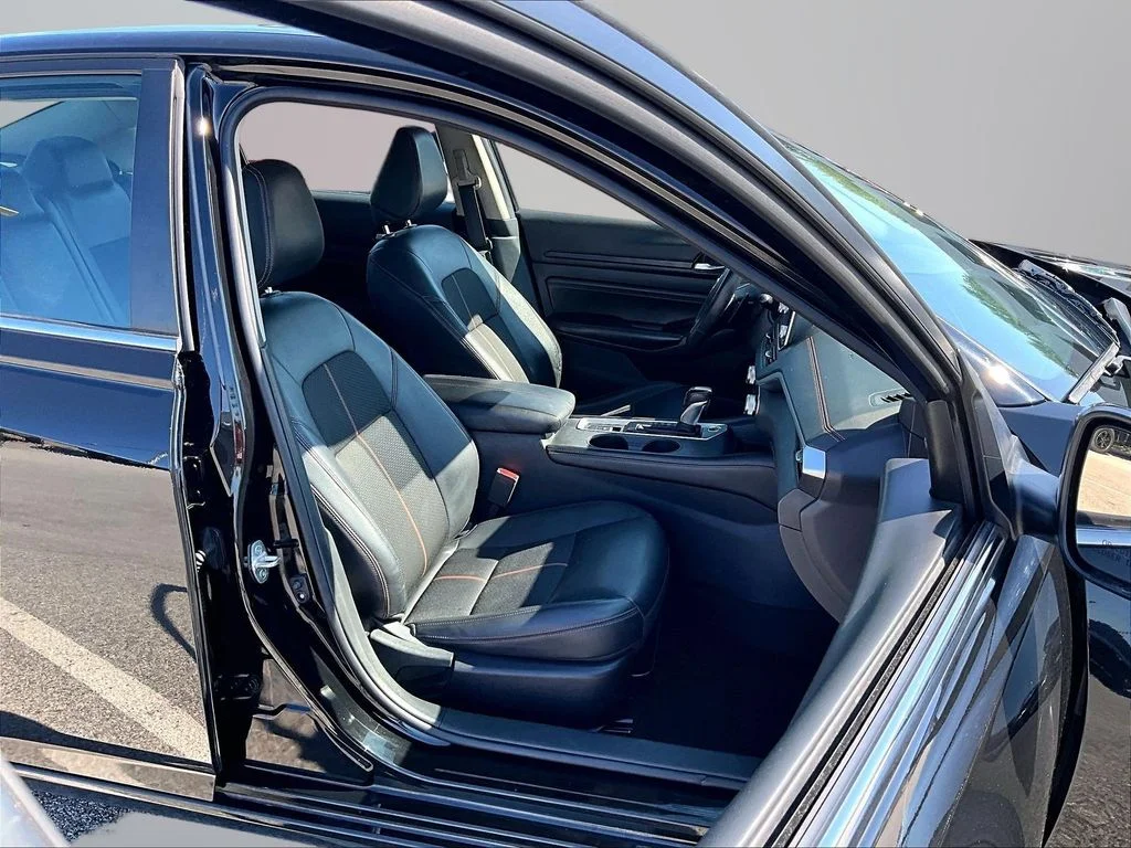 Used 2022 Black Nissan 2.5 SR image 8