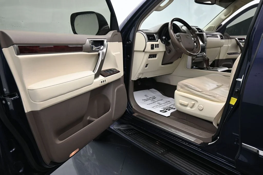 Used 2017  Lexus 460 image 15