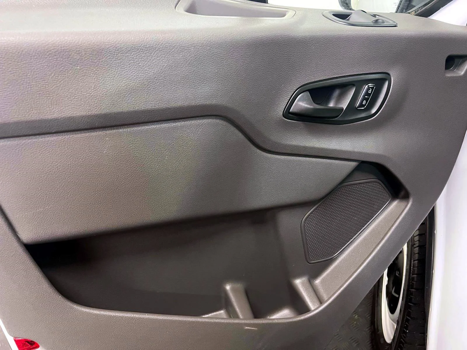 Used 2025 White Ford  image 18