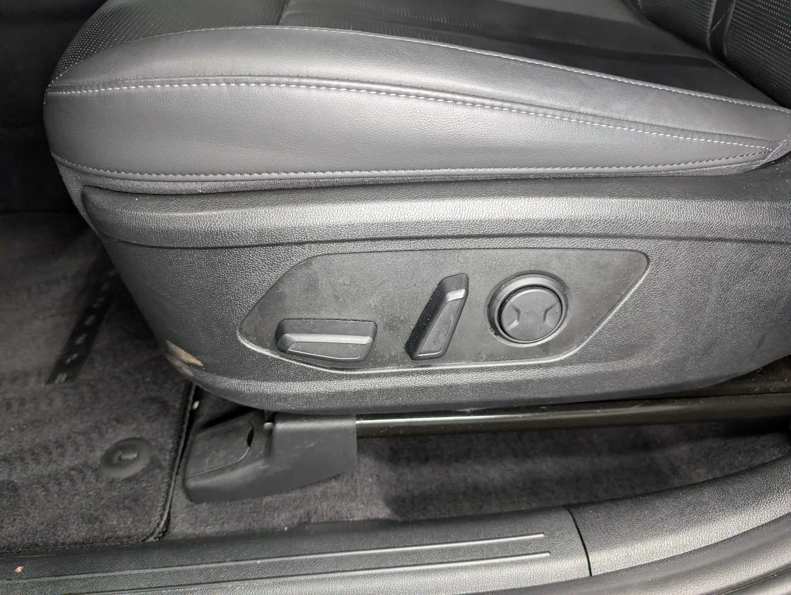Used 2025 Glacial White Pearl Kia S image 41
