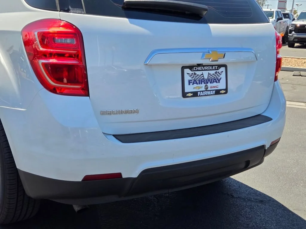 Used 2017 SUMMIT WHITE Chevrolet LS image 4