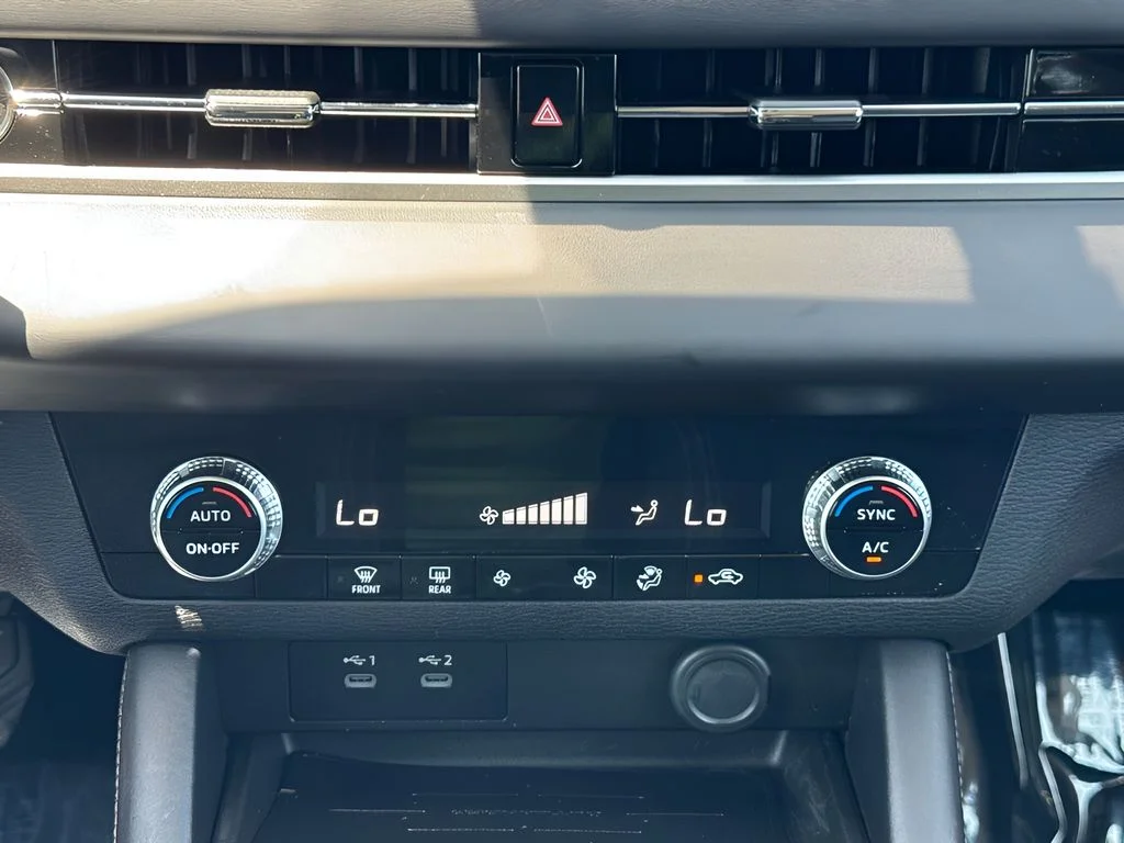 Used 2025 Red Mitsubishi ES image 17