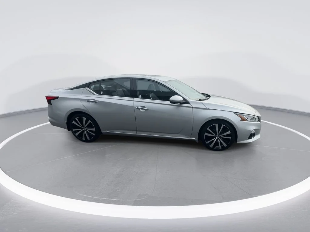 Used 2020 Silver Nissan 2.0 Platinum image 2