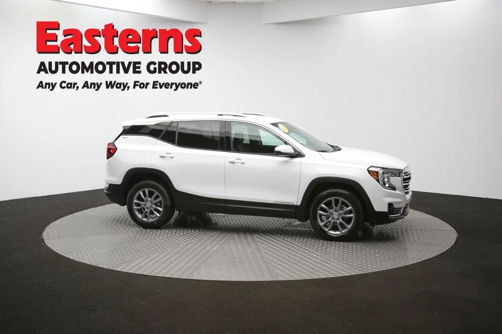 Used 2024 White GMC SLT image 46