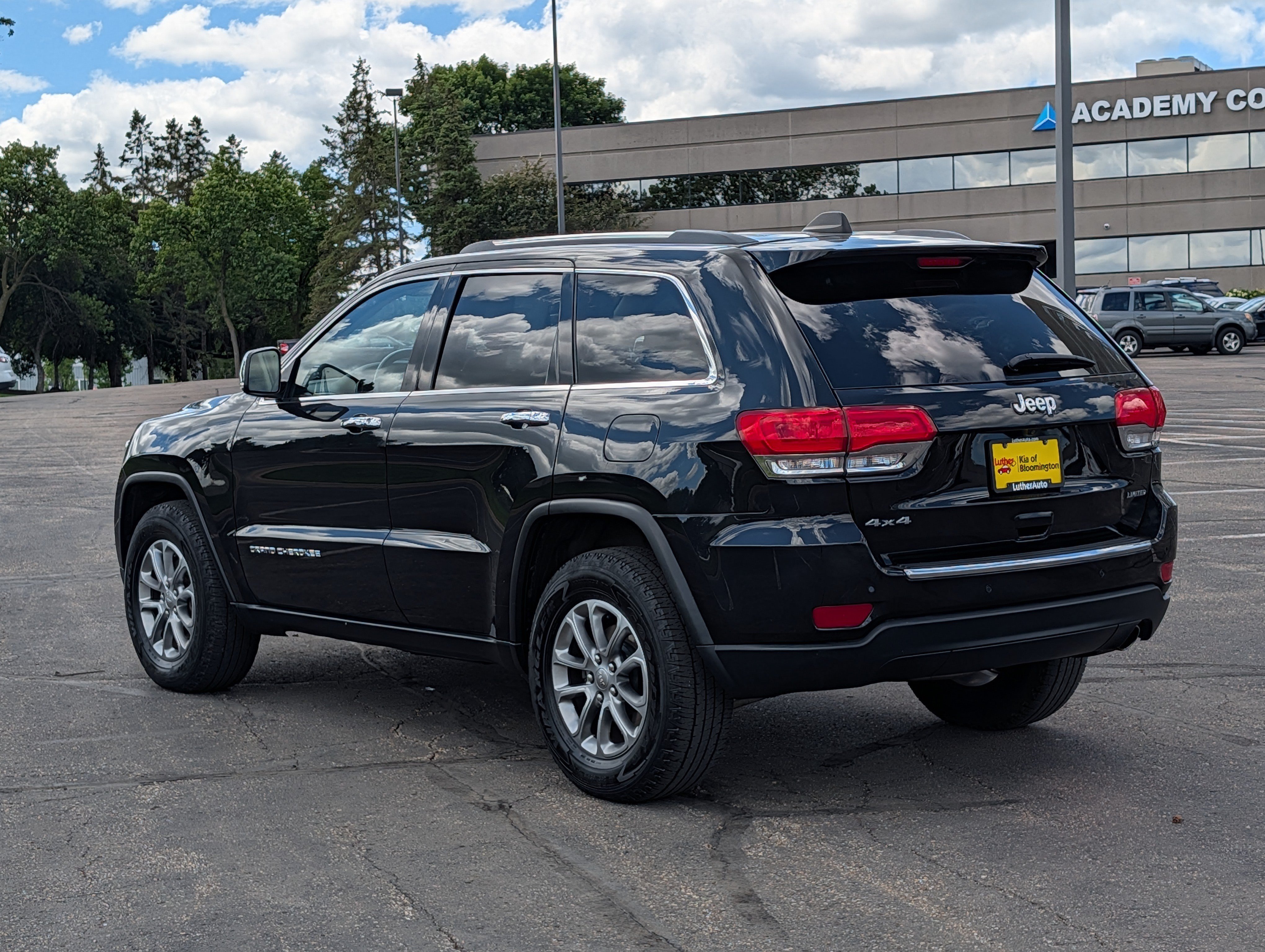 Used 2015 Brilliant Black Crystal Pearlcoat Jeep Limited image 5