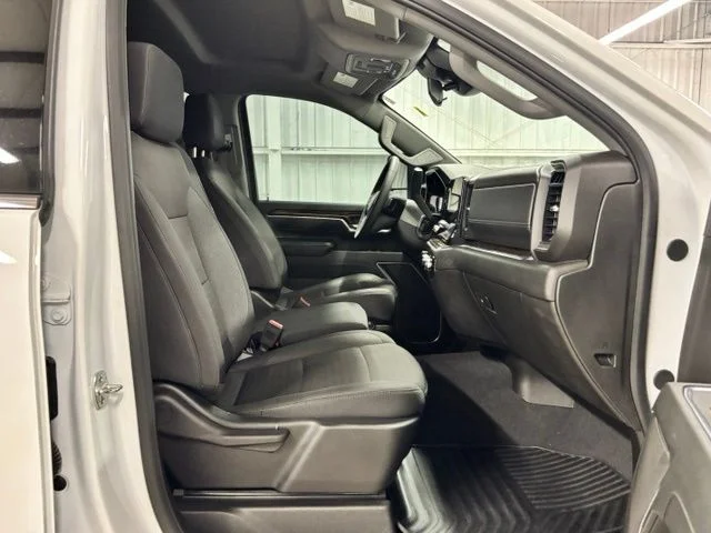 Used 2025 White GMC SLE image 21