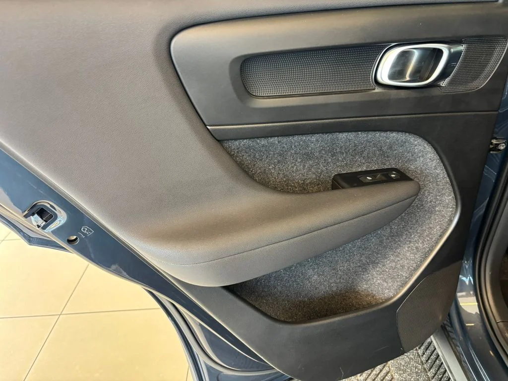 Used 2022 Blue Volvo Momentum image 25