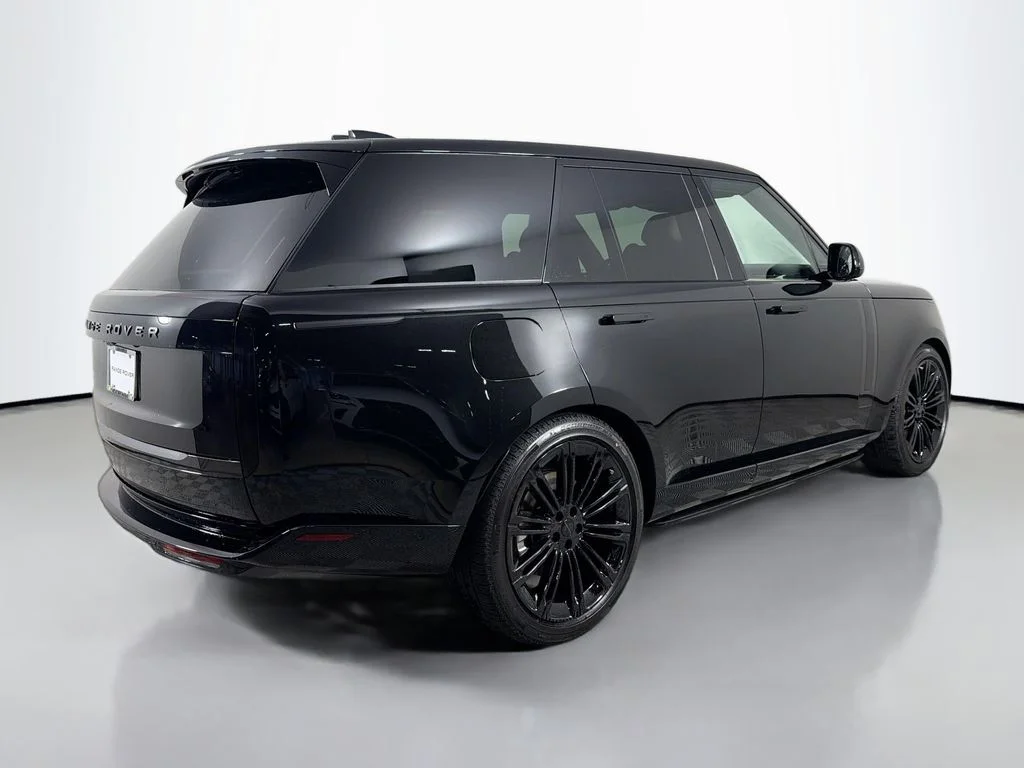 New 2026 Santorini Black Land Rover SE image 5