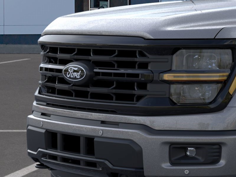 New 2026 Carbonized Gray Metallic Ford XLT image 18