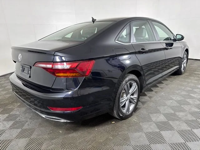 Used 2019 Deep Black Pearl Effect Volkswagen R-Line image 3