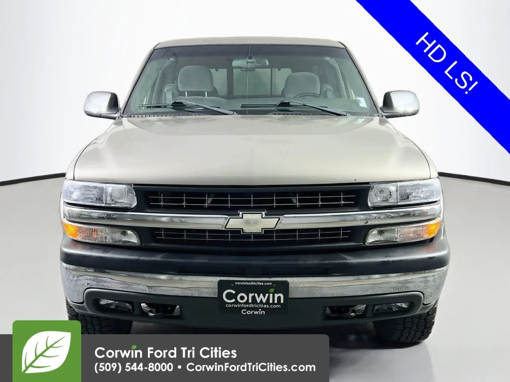 Used 2000 White Chevrolet LS image 3
