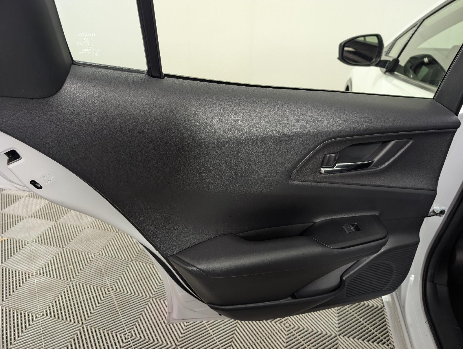 Used 2023 Wind Chill Pearl Toyota XSE image 33