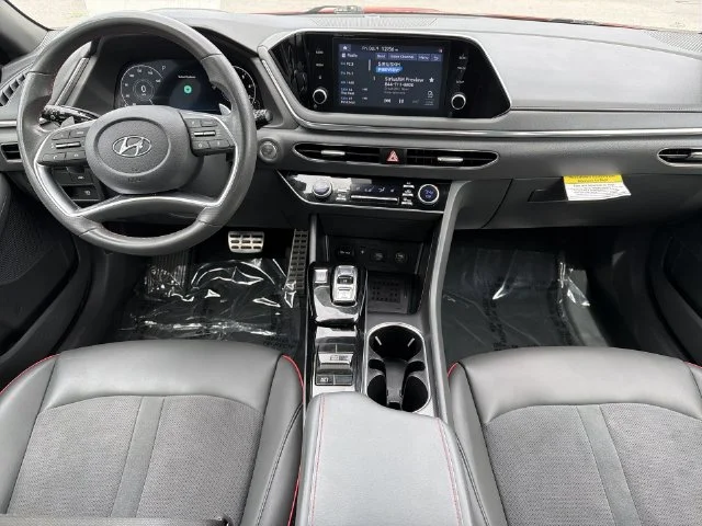 Used 2021 Red Hyundai SEL Plus image 17