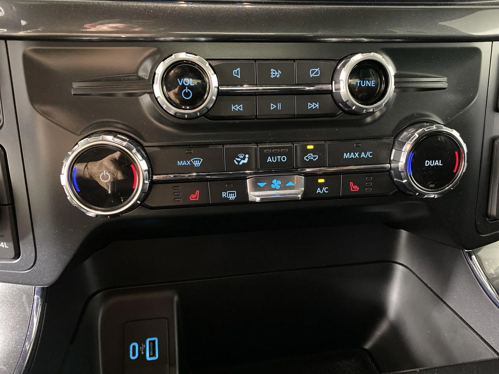 Used 2022 Agate Black Ford XLT image 22