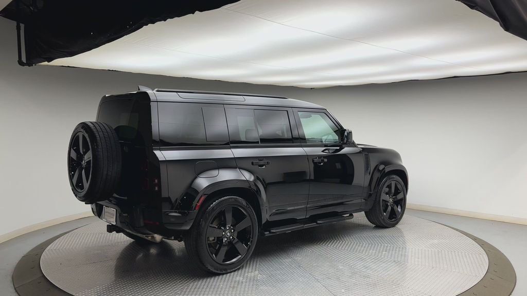 Used 2025 Santorini Black Metallic Land Rover X-Dynamic SE image 2