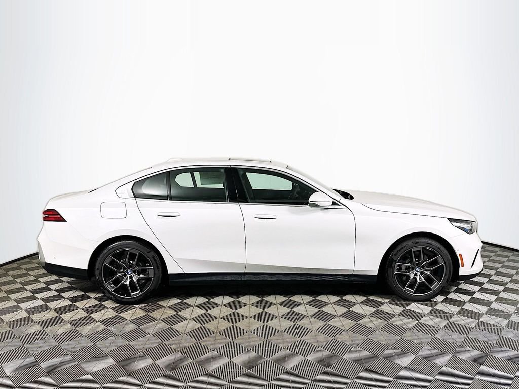 Used 2026 White Metallic BMW 530i xDrive image 4